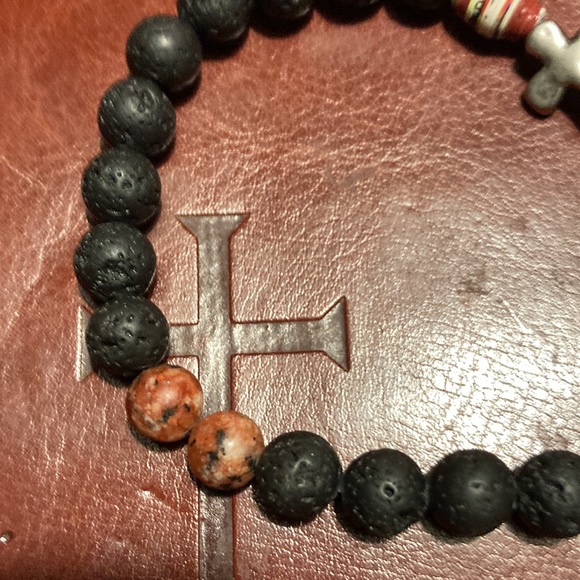 Men’s lava rock bracelet - Picture 2 of 3